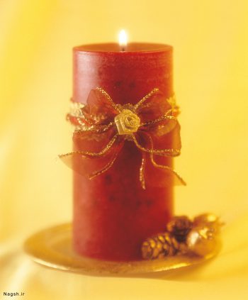 شمع قرمز با روبان طلایی